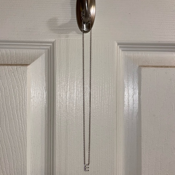 diamond E necklace with silver chain - Picture 2 of 3